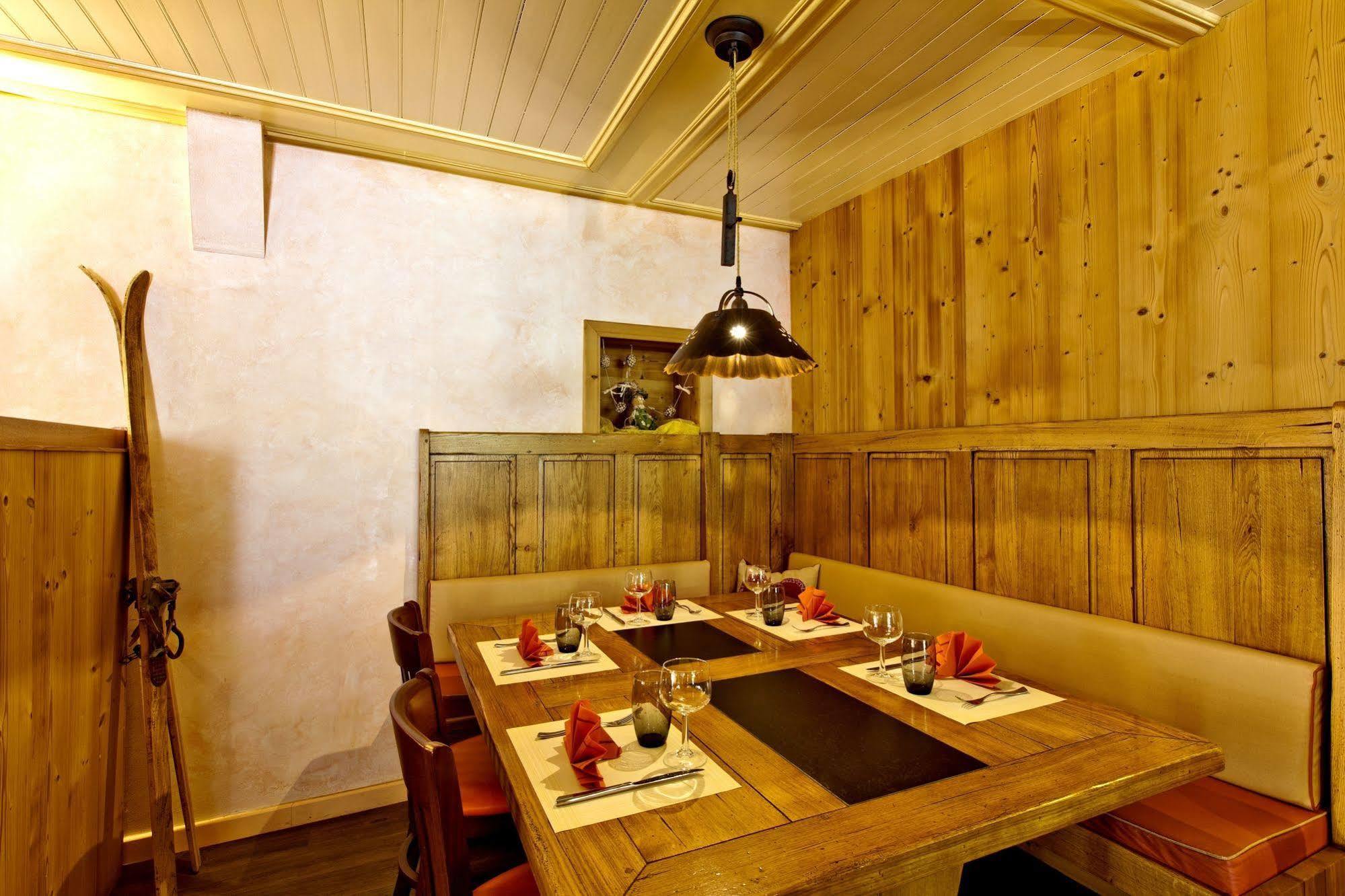 Logis Hotel Lbb - Les 2 Lacs Clairvaux-les-Lacs Exterior foto