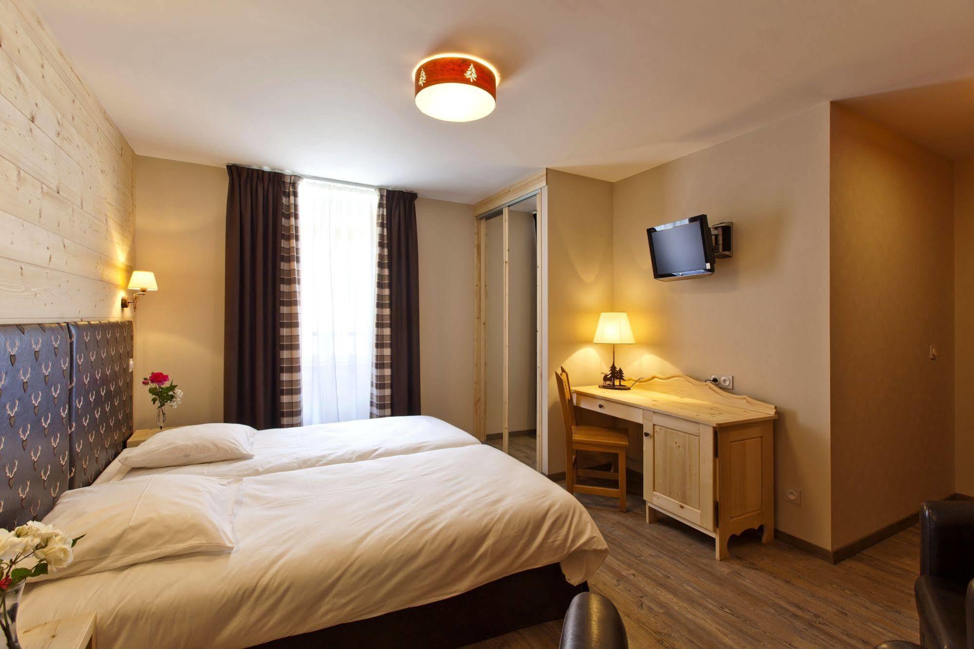 Logis Hotel Lbb - Les 2 Lacs Clairvaux-les-Lacs Exterior foto