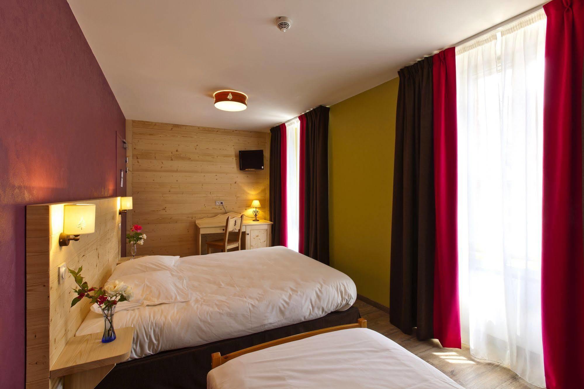 Logis Hotel Lbb - Les 2 Lacs Clairvaux-les-Lacs Exterior foto