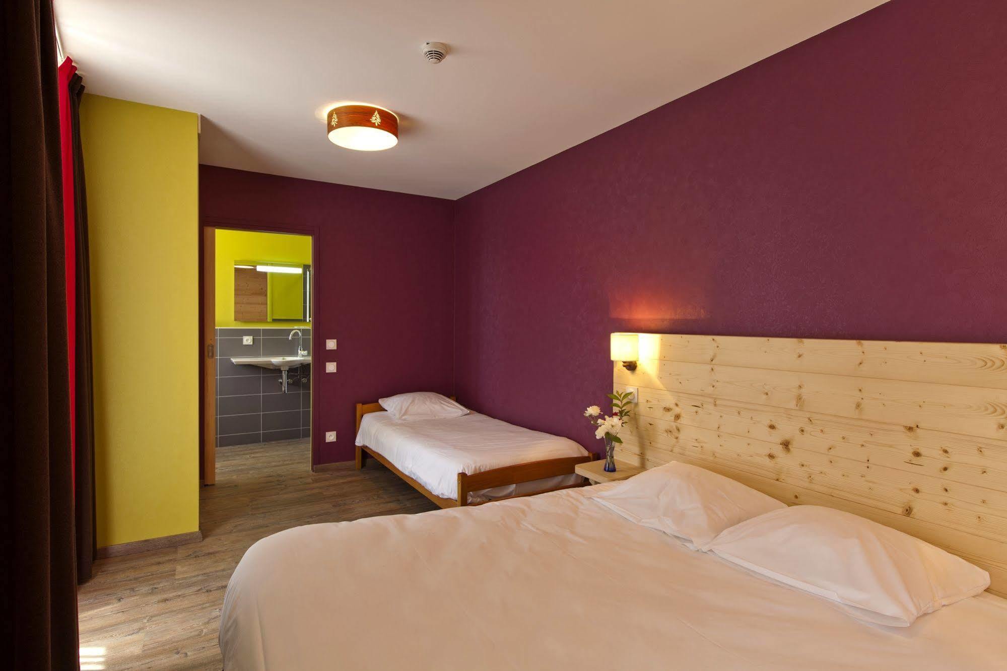 Logis Hotel Lbb - Les 2 Lacs Clairvaux-les-Lacs Exterior foto