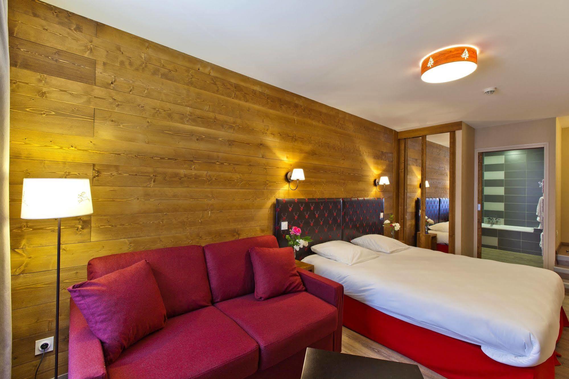 Logis Hotel Lbb - Les 2 Lacs Clairvaux-les-Lacs Exterior foto