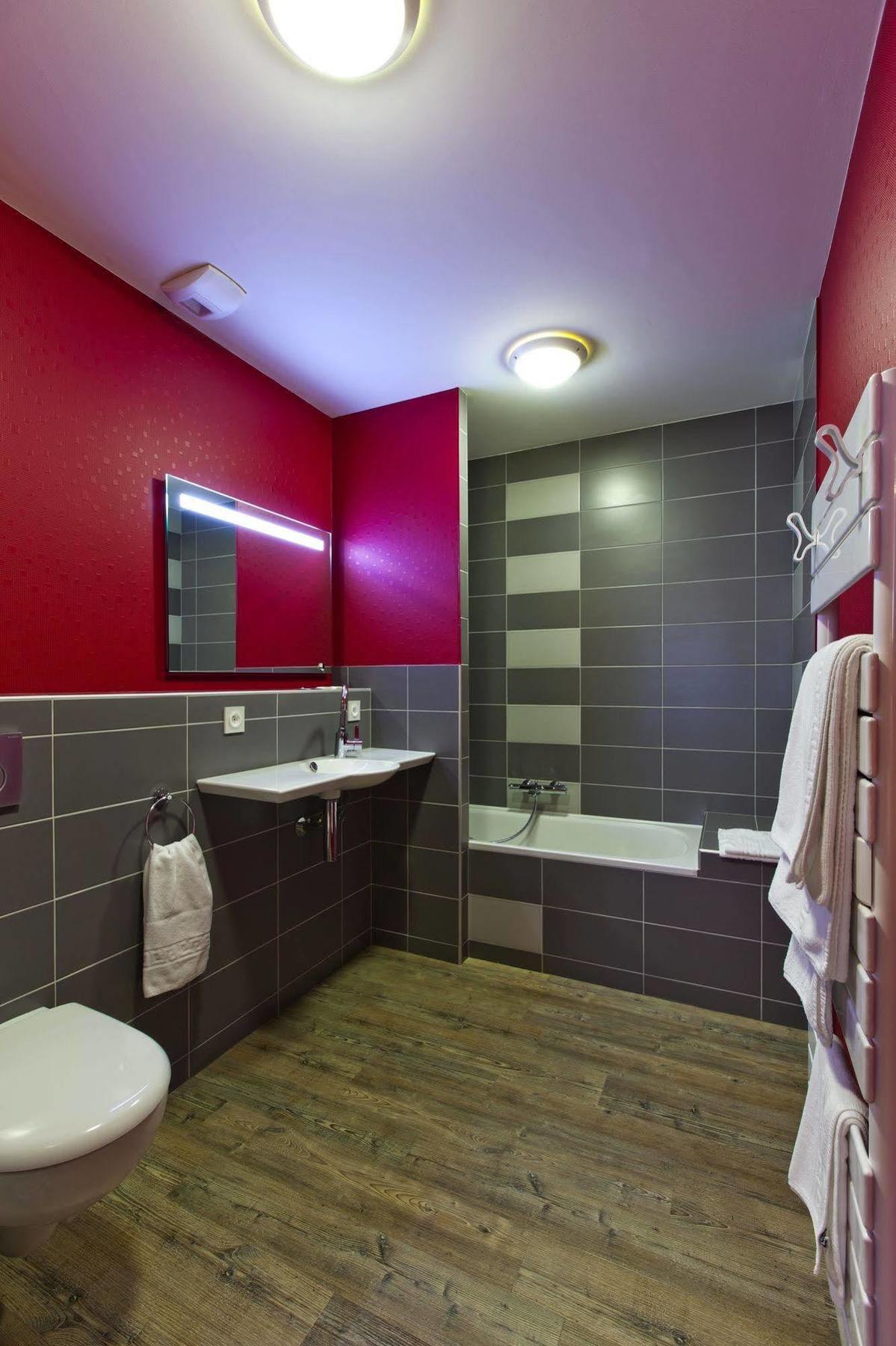 Logis Hotel Lbb - Les 2 Lacs Clairvaux-les-Lacs Exterior foto