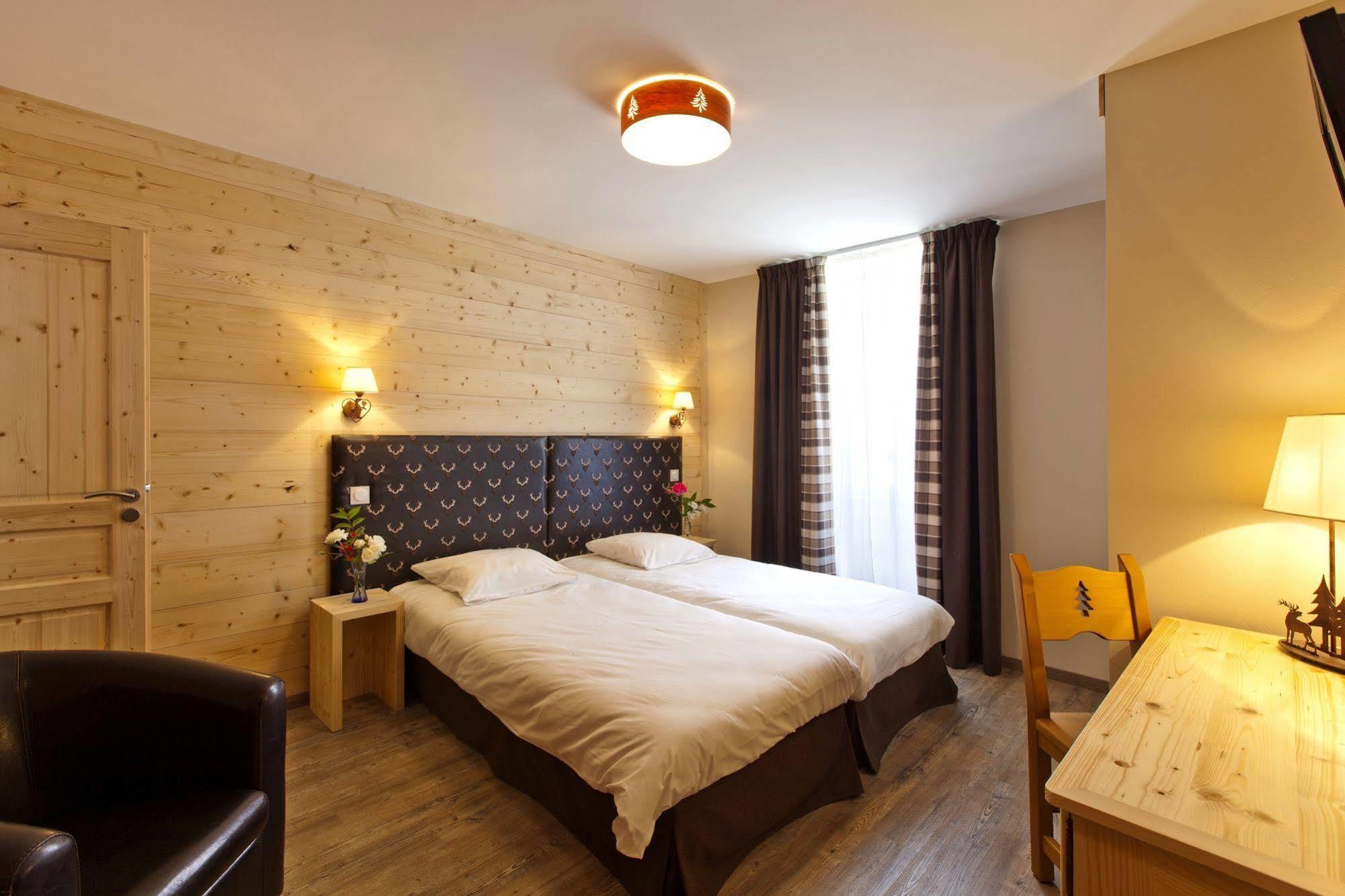 Logis Hotel Lbb - Les 2 Lacs Clairvaux-les-Lacs Exterior foto