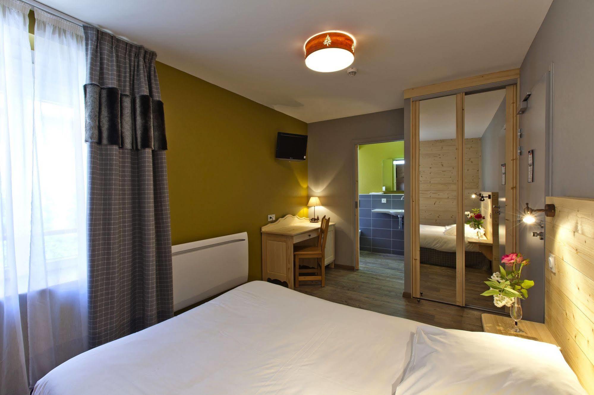 Logis Hotel Lbb - Les 2 Lacs Clairvaux-les-Lacs Exterior foto