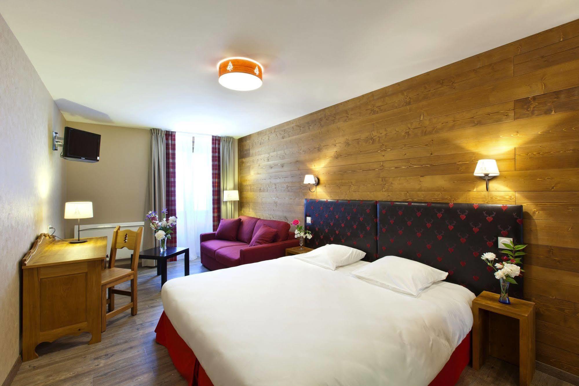 Logis Hotel Lbb - Les 2 Lacs Clairvaux-les-Lacs Exterior foto